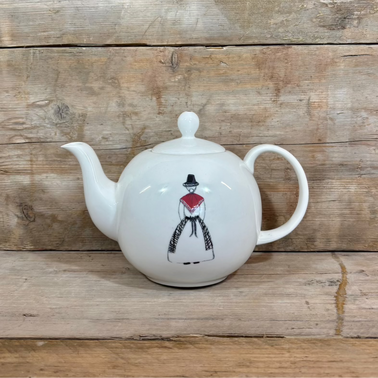 Dilys Teapot